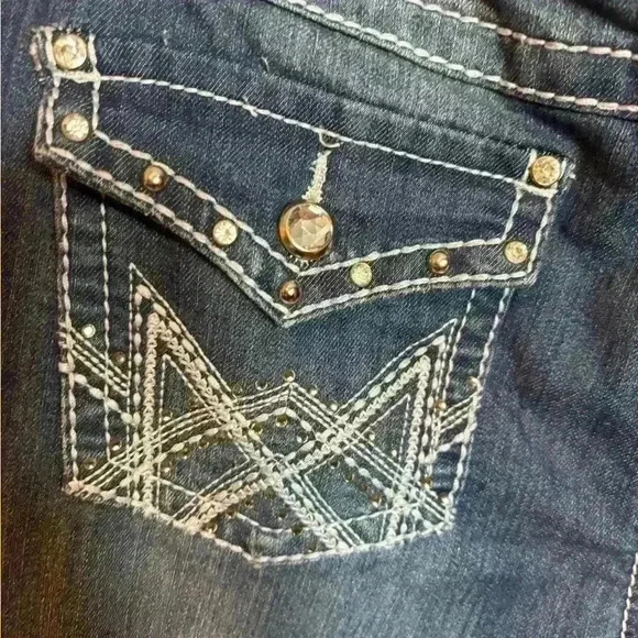 NWT Earl Women's Boot Cut Embellished Bedazzled Blingy Jeans Size 8P‎ - Picture 4 of 5